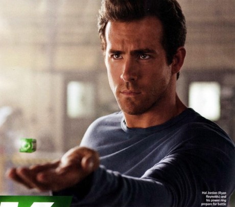newgreenlanternphotosEWmag full1 460x405 Poze cu Ryan Reynolds în Green Lantern