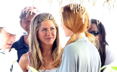 Jennifer Aniston and Nicole Kidman bond on set of Just Go With It1 459x286 [Trailer Tare] Just Go With It