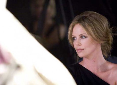 Charlize Theron si Armie Hammer isi unesc fortele charlizedior6 460x334 Charlize Theron si Armie Hammer isi unesc fortele