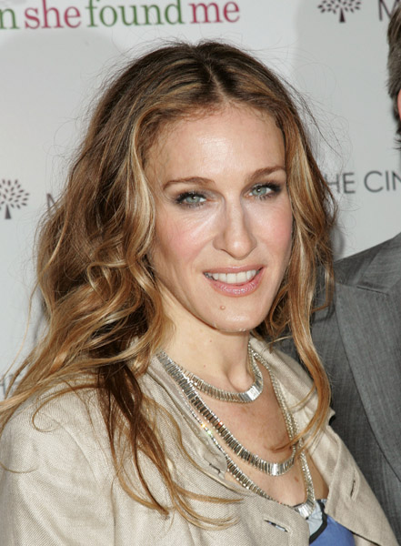 Actress Sarah Jessica Parker arrives at The Cinema Society and Mulberry Host THINKFilm’s New York Premiere of “Then She Found Me” at the AMC Lincoln Square Theater on April 21, 2008 in New York City.