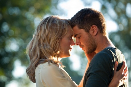 Zac Efron and Taylor Schilling The Lucky One 460x306 [Trailer] The Lucky One