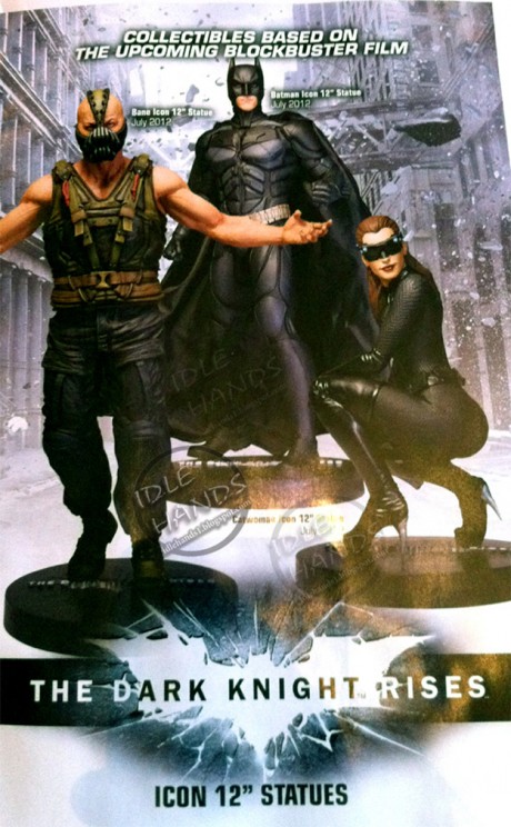 dark knight rises statues5 460x744 Jucarii cu Batman, Catwoman si Bane pentru The Dark Knight Rises
