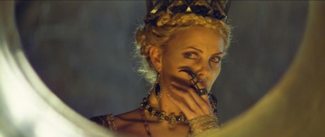 Doua noi fotografii din Snow White and the Huntsman snowwhitefeb311 460x195 Doua noi fotografii din Snow White and the Huntsman