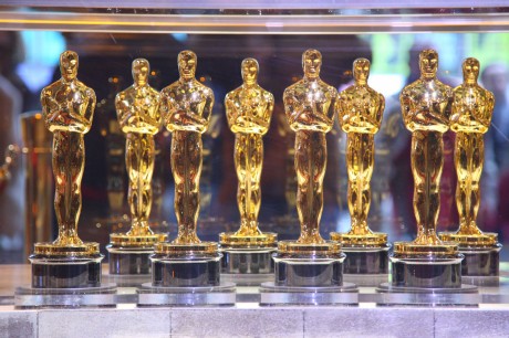 oscar statues 01 460x306 Nominalizările pentru premiile Oscar 2013