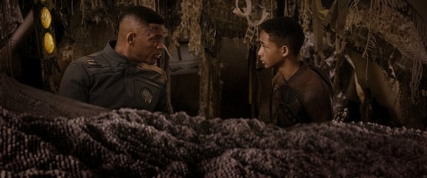 102198 gal After Earth (2013)