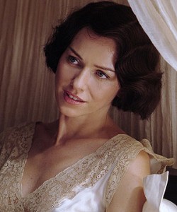 718942 250x300 The Painted Veil (2006)