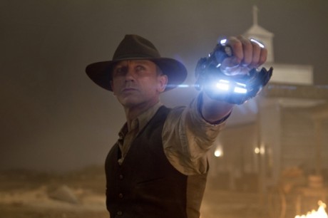 cowboys and aliens daniel craig1 460x306 [Trailer] Cowboys & Aliens