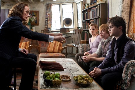 Harry Potter and the Deathly Hallows movie image 41 459x306 Ankha – top 5 filme pe 2010
