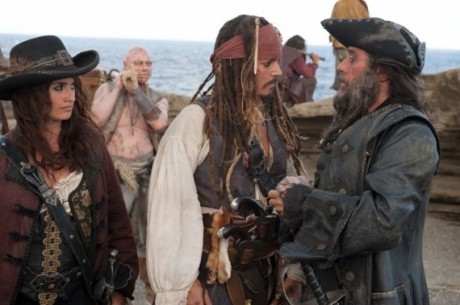Pirates of the Caribbean On Stranger Tides Angelica Jack Blackbeard 9 12 10 kc 460x305 Pirates of the Caribbean: On Stranger Tides (2011)