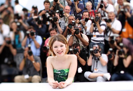 emily emily 460x316 Angelina Jolie la Cannes