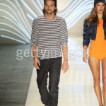 116441931 150x150 Ashton Kutcher promoveaza brandul Colcci