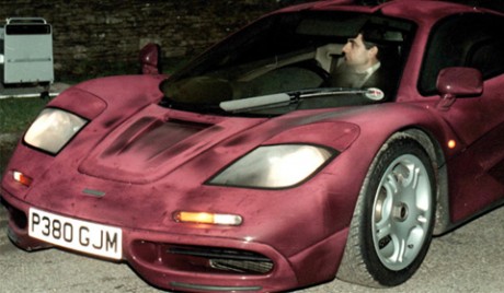 Rowan-Atkinson-McLaren-F1-Crash Rowan Atkinson McLaren F1 Crash 460x268 Mr Bean si a zdrobit masina