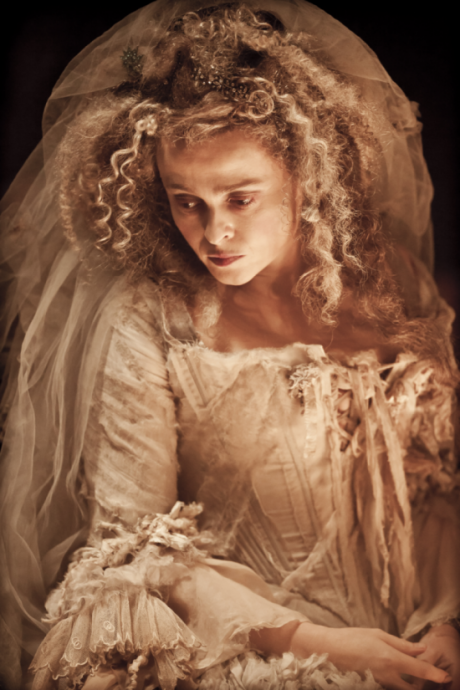 Helena Bonham Carter as Miss Havisham111104070603 550x825 460x690 Helena Bonham Carter în Great Expectations
