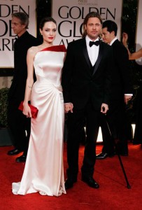 120115 otrc golden globes arrivals angelina jolie brad pitt 203x300 Moda de pe covorul roșu Globurile de Aur 2012