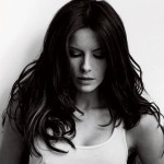 12724-kate_beckinsale_s_nipples