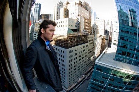sam on ledge 460x305 [Trailer] Man on a Ledge