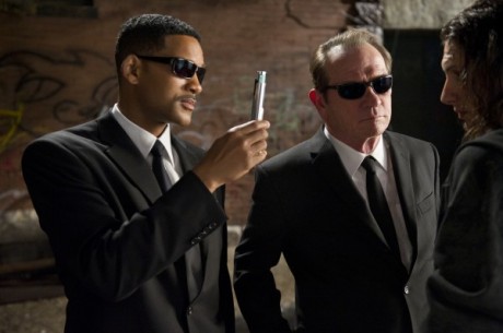 tommy lee jones will smith men in black 3 hi res image 2 600x3991 460x305 Men In Black 3: Agentul J se intoarce in timp