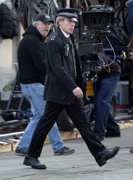 Imagini cu Javier Bardem in Skyfall, noul film cu James Bond bond bardem 001 460x622 Imagini cu Javier Bardem in Skyfall, noul film cu James Bond