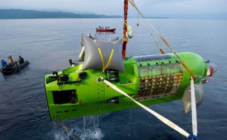 James Cameron, primul om care a coborat singur in Groapa Marianelor submarin 460x284 James Cameron, primul om care a coborat singur in Groapa Marianelor