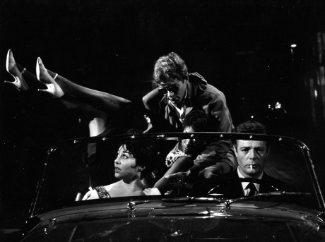 dolce vita3 460x343 La Dolce Vita (1960)