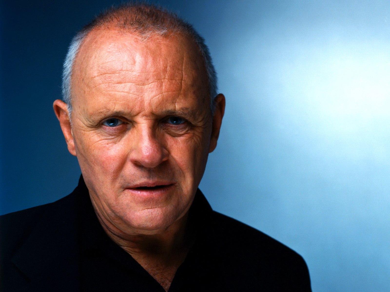 anthony-hopkins_1600x1200_(www.GdeFon.ru)