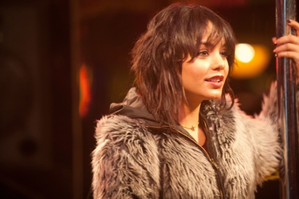 frozen-ground-movie-image-vanessa-hudgens-2