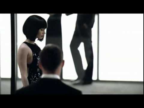 Megan Fox, sexy pentru Armani