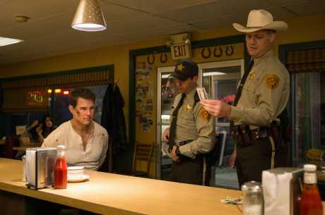 jack reacher 1 460x305 Jack Reacher: Never Go Back (2016)